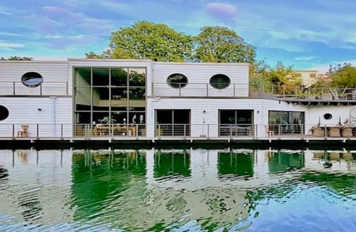 Neuilly-sur-Seine Apartment | Grand Luxury in Neuilly with Riverside Greenery Views of Île de Puteaux