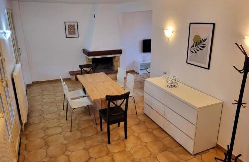 Tremblay-en-France Apartment | Grand pavillon avec jardin