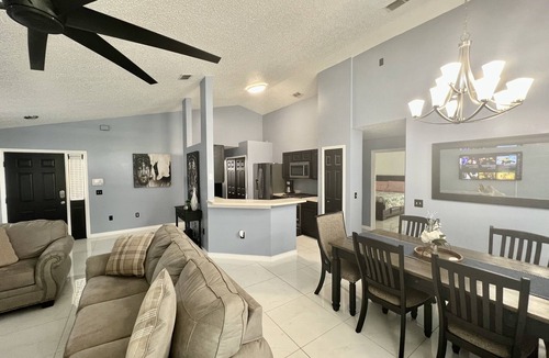 Westbury House | Grand Superior Westbury 4BR House near Disney