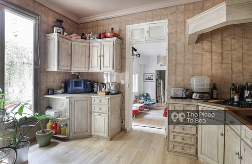 Les Puces de Saint-Ouen House | Grande Maison Très Calme de 160m2 Avec sa Cour Privée à 5 Minutes du Métro