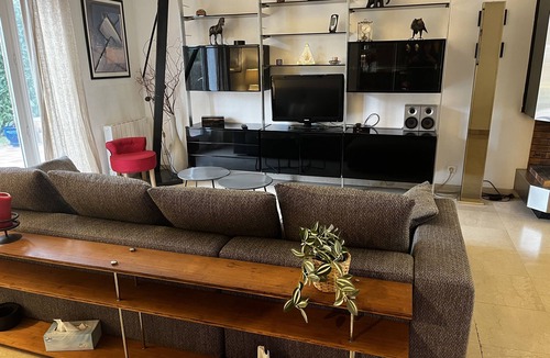 Vitry-sur-Seine House | Grande Maison à Paris ou Tout Comme
