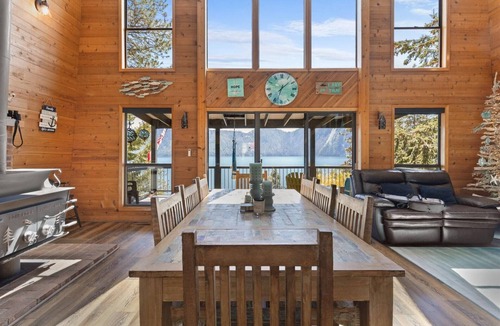 Bayview House | Grandview Lakeside Escape - Stunning Lake & Mountain Views, Private Dock & Deck, BBQ, Near Bayview!