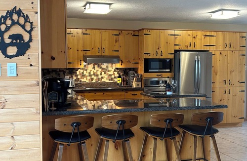 Temagami Ski Chalet | Granite Lake Chalet - waterfront Temagami/Hot Tub