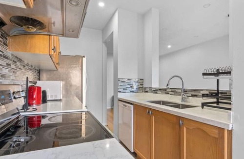 East Credit House | Great 3BR 2.5 Bath Home near Square One!!