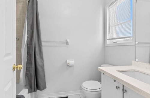 East Credit House | Great 3BR 2.5 Bath Home near Square One!!