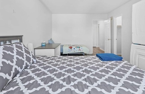 East Credit House | Great 3BR 2.5 Bath Home near Square One!!