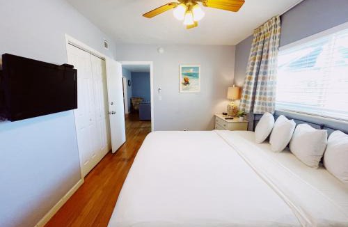 Lauderdale-by-the-Sea Apartment | Great Escape Apartments By Lowkl