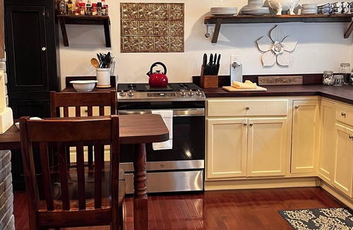 Southold House | Great Location! Walk to Town & Train!