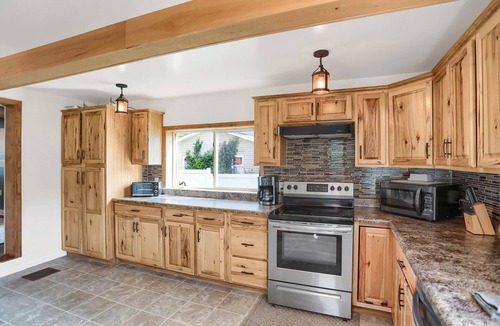 Hesston House | Griddy Coyote Raystown Lake Seven Points