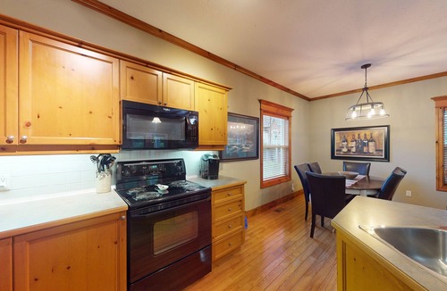 The Blue Mountains Condo | Ground floor, comfortable dog-friendly condo w/high-speed WiFi & shared pool