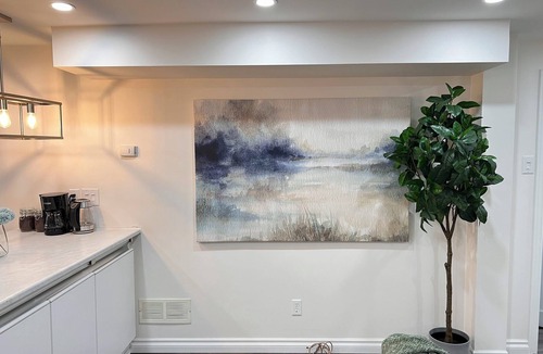 Mississauga House | Guest Suite - Cozy 1-bedroom basement with parking