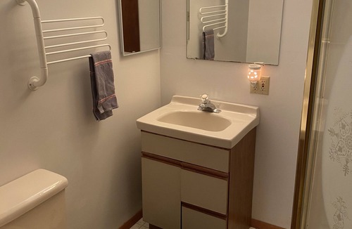 Park Forest Village Apartment | Guest suite next to Tudek park