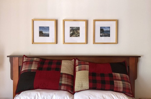 Bancroft House | Guesthouse near Bancroft on private lake & close to Algonquin