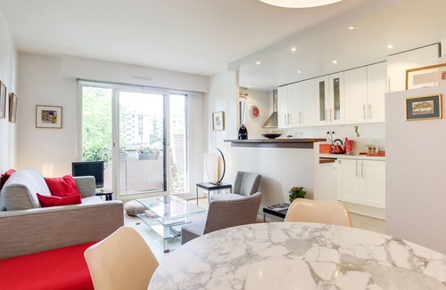 Belleville Apartment | GuestReady - Bright and Modern Apts near Belleville Park