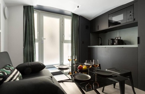 Palais-Royal Apartment | GuestReady - Cozy Souplex in front of Palais Royal