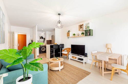Rosny-sous-Bois Apartment | GuestReady - Elevated Elegance with City Views