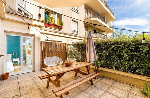 Le Bourget Apartment | GuestReady - Le Bourget's Blue Charms