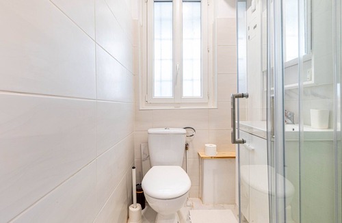 Les Puces de Saint-Ouen Apartment | GuestReady - Modern cosy stay near attractions