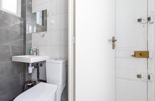 Saint-Vincent-de-Paul Apartment | GuestReady - Sunlit Serenity near Montmartre