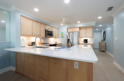 Sanibel Condo | Gulf Front, Top Floor, Updated Three Bedroom Condo - Sanddollar C303