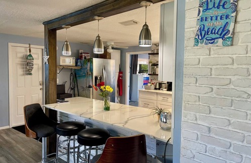 Lakewood Villas House | Gulf Side Getaway near Downtown Beaches