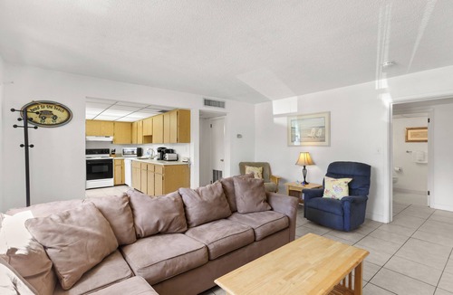 St. Pete Beach Condo | 🌴 Gulf Winds #1402 — Spacious 1BR Condo with 2 Bathrooms & Flexible Sleeping Options