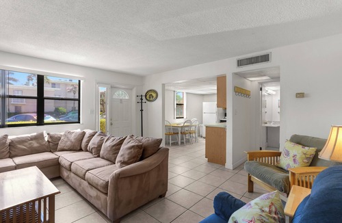 St. Pete Beach Condo | 🌴 Gulf Winds #1402 — Spacious 1BR Condo with 2 Bathrooms & Flexible Sleeping Options