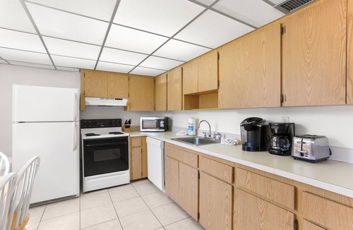 St. Pete Beach Condo | 🌴 Gulf Winds #1402 — Spacious 1BR Condo with 2 Bathrooms & Flexible Sleeping Options