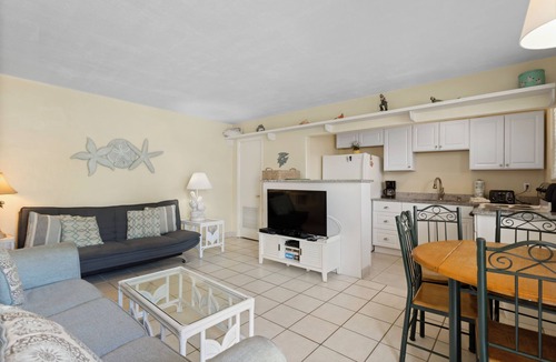 St. Pete Beach Condo | 🌿 Gulf Winds 1BR Garden Condo — Tiled Comfort & Flexible Sleeping Options