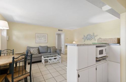 St. Pete Beach Condo | 🌿 Gulf Winds 1BR Garden Condo — Tiled Comfort & Flexible Sleeping Options