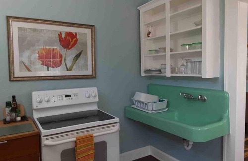 Gulfport Apartment | Gulfport 1BR-Semi-Private Beach