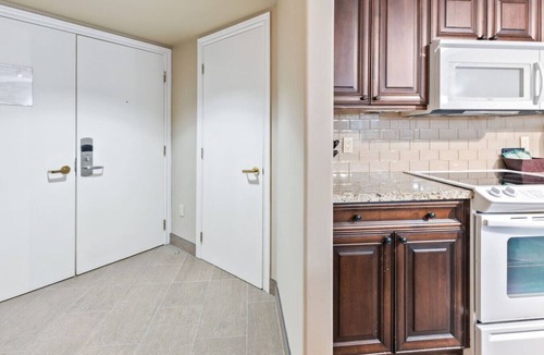 Oro-Medonte Apartment | Gym+Pool+PetFriendly+KingBeds