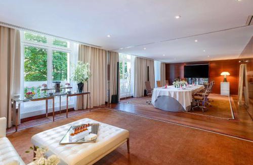 Faubourg-du-Roule Hotel | Hôtel Le Royal Monceau Raffles Paris