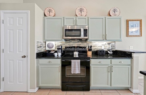 Lake Davenport Estates Villa | H&K Florida Vacation Villa, Entire Villa near Disney/Universal Theme Parks and Golf! Pool, Firepit,