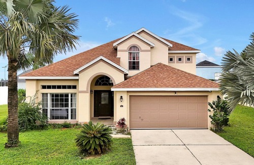 Lake Davenport Estates Villa | H&K Florida Vacation Villa, Entire Villa near Disney/Universal Theme Parks and Golf! Pool, Firepit,
