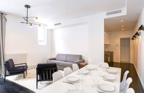 Quartier du Faubourg-Montmartre Apartment | Habitat Parisien - 3BR/3BA Air Con - 8 pax- Opera