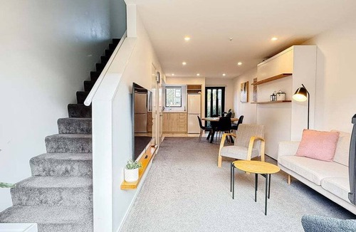 Riccarton House | Hagley Park Base | Parking + EV plug-in - Bookahome