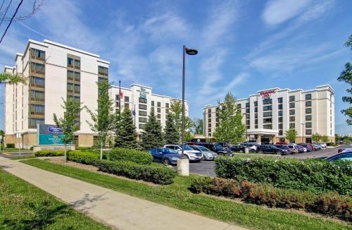Airport Corporate Hotel | Hampton Inn by Hilton Toronto Airport Corporate Centre