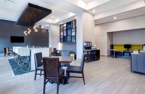 Burlington Hotel | Hampton Inn & Suites Burlington, Ontario, Canada