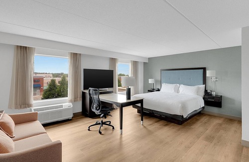 Markham Hotel | Hampton Inn & Suites by Hilton Toronto Markham