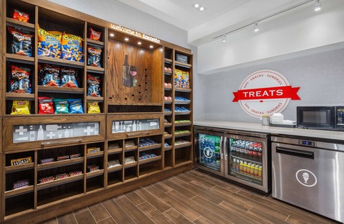 Church and Wellesley Hotel | Hampton Inn & Suites by Hilton Toronto Downtown