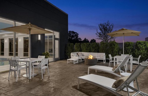 East Farmingdale Hotel | Hampton Inn & Suites By Hilton Long Island Farmingdale