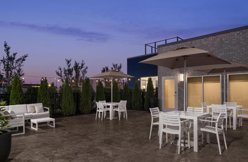 East Farmingdale Hotel | Hampton Inn & Suites By Hilton Long Island Farmingdale