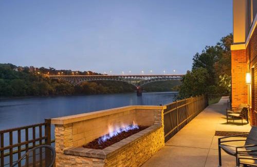 West Homestead Hotel | Hampton Inn & Suites Pittsburgh Waterfront West Homestead