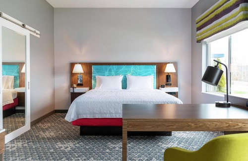 New Stanton Hotel | Hampton Inn & Suites Pittsburgh New Stanton