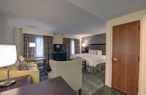 Rockville Centre Hotel | Hampton Inn & Suites Rockville Centre