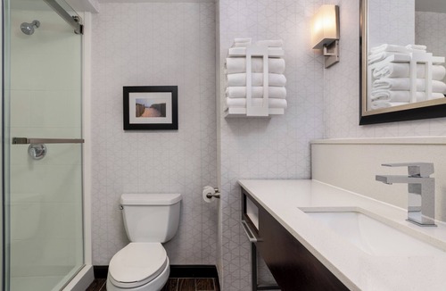 Rockville Centre Hotel | Hampton Inn & Suites Rockville Centre