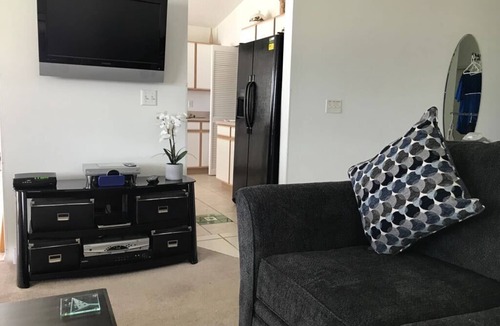 Davenport Villa | Hampton Lakes Luxury 4 Bed Villa, Games room, FREE Internet access, Lake View