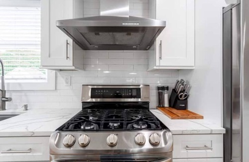 Huntington House | Hamptons Style Living Walk to Cafe Deck