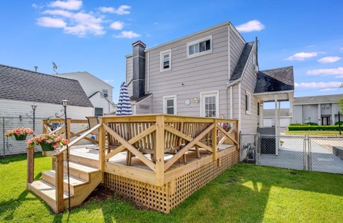 Copiague House | Harbor Water Views: Embrace the Tranquil Tide at this Oasis escape!